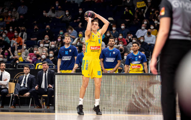 他此前的突 他此前的突