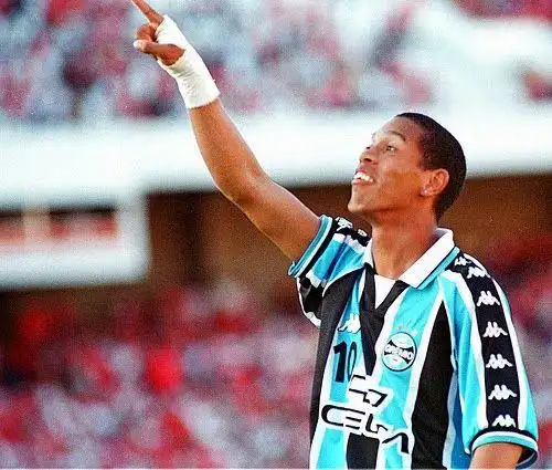 其中也存在 其中也存在